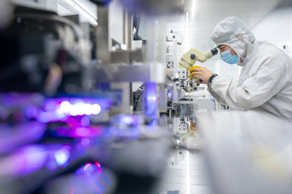 择高而立 向上而行 在支点建设中当好龙头走在前列